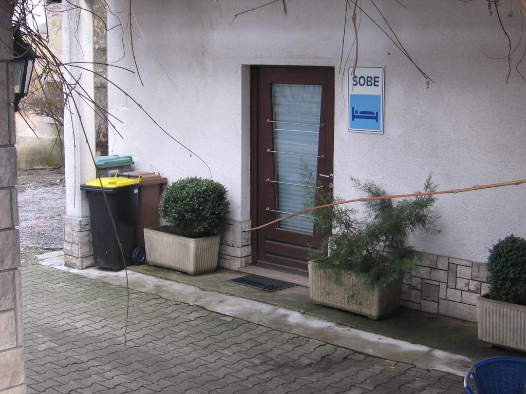Guest House Roze Ilirska Bistrica Ngoại thất bức ảnh